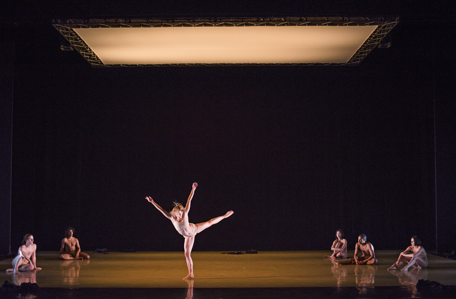 Edit Domoszlai performing
