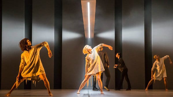 Edit Domoszlai performing